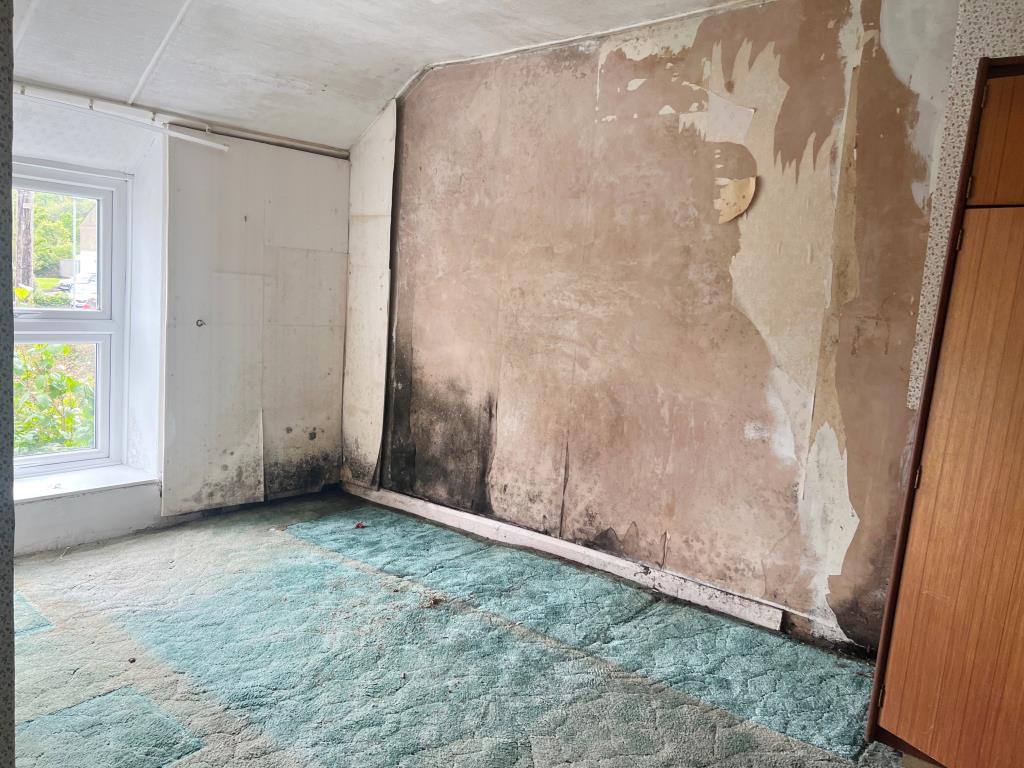 Lot: 62 - END-TERRACE COTTAGE FOR IMPROVEMENT IN VILLAGE LOCATION - Master bedroom